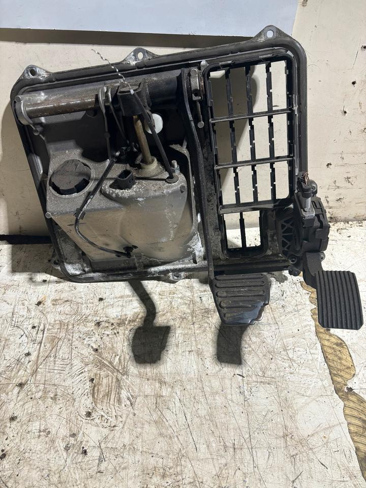 MAN KNRORR-BREMSE Fußbremsventil 81.52130-6275 - Pedal für LKW: das Bild 3 MAN KNRORR-BREMSE Fußbremsventil 81.52130-6275 - Pedal für LKW: das Bild 3