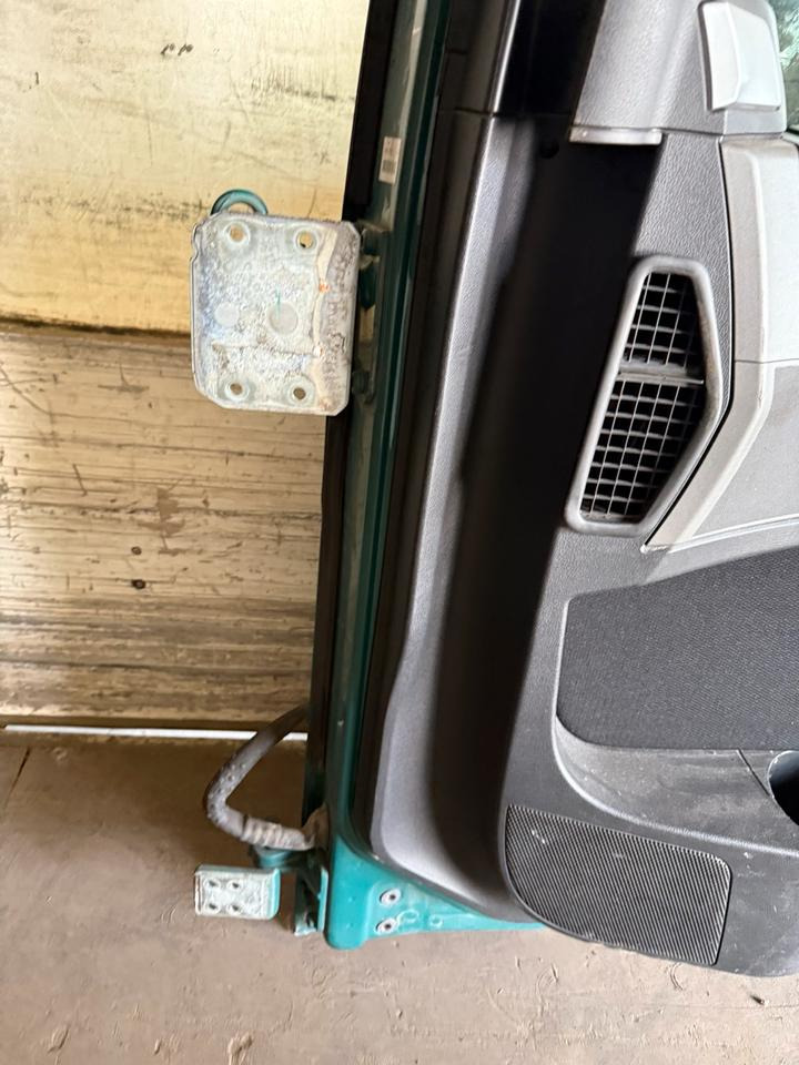 MAN TGX Beifahrertür Grün Spiegel Innenverkleidung LN 61 - Tür und Teile für LKW: das Bild 3 MAN TGX Beifahrertür Grün Spiegel Innenverkleidung LN 61 - Tür und Teile für LKW: das Bild 3