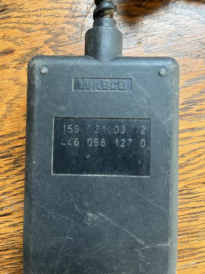 MAN WABCO Bediengerät Fernbedienung Luftfederung 4460561270 - Luftfederung für LKW: das Bild 2 MAN WABCO Bediengerät Fernbedienung Luftfederung 4460561270 - Luftfederung für LKW: das Bild 2