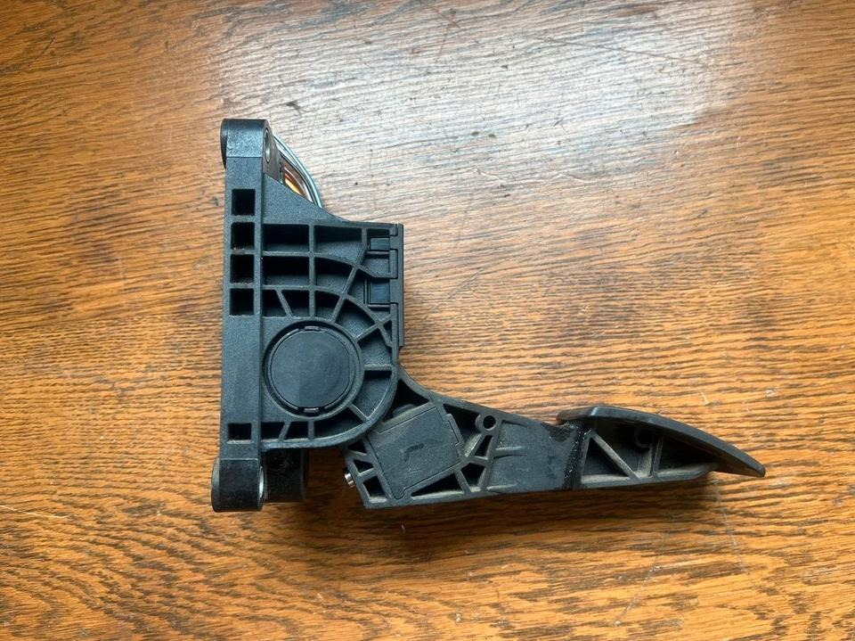 Mercedes Atego Gaspedal A9403000004 - Pedal für LKW: das Bild 3 Mercedes Atego Gaspedal A9403000004 - Pedal für LKW: das Bild 3