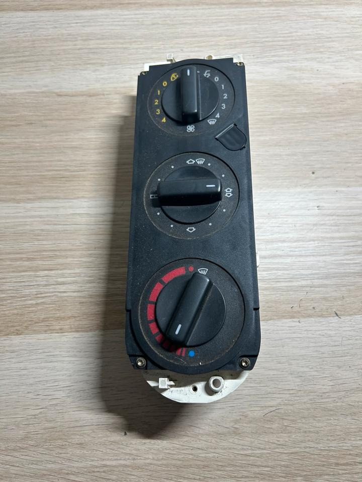 Mercedes Atego Klimabedienteil Heizungsbedienung A0004460728 - Steuergerät für LKW: das Bild 2 Mercedes Atego Klimabedienteil Heizungsbedienung A0004460728 - Steuergerät für LKW: das Bild 2