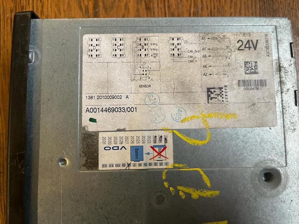 Mercedes-Benz Actros MP4 VDO Tachograph A0014469033 - Tachograph für LKW: das Bild 2 Mercedes-Benz Actros MP4 VDO Tachograph A0014469033 - Tachograph für LKW: das Bild 2