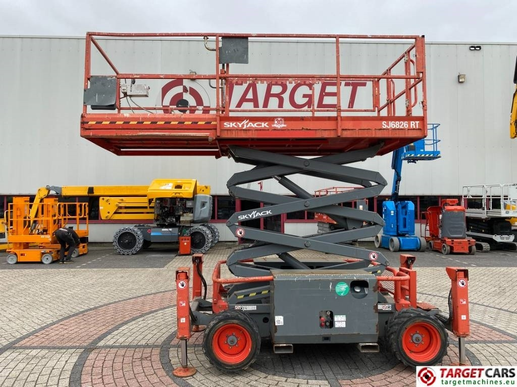 SkyJack SJ6826 RT Diesel 4x4 Scissor Work Lift 992cm - Scherenbühne: das Bild 5 SkyJack SJ6826 RT Diesel 4x4 Scissor Work Lift 992cm - Scherenbühne: das Bild 5