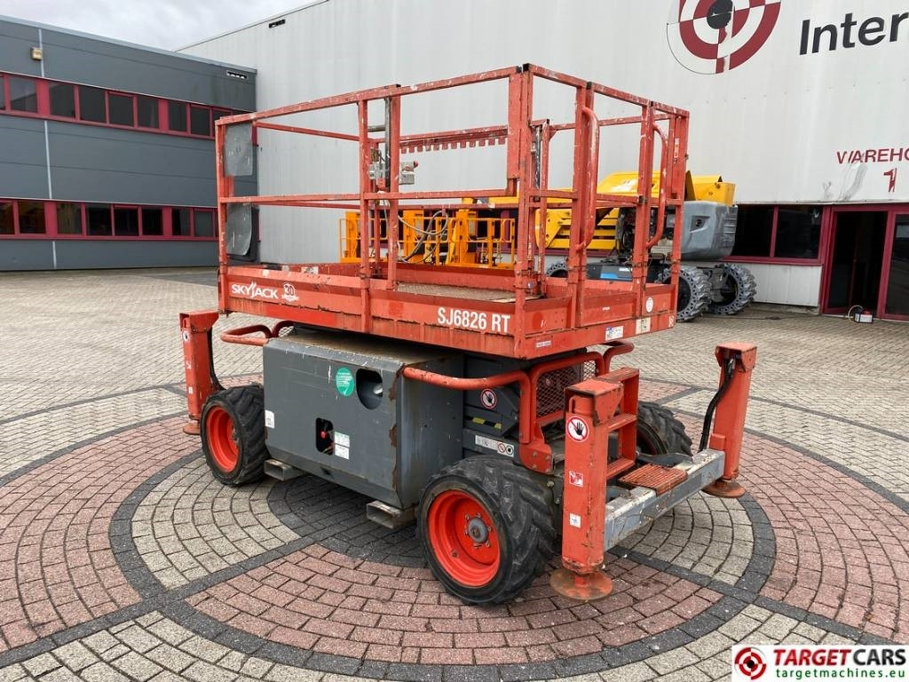 SkyJack SJ6826 RT Diesel 4x4 Scissor Work Lift 992cm - Scherenbühne: das Bild 4 SkyJack SJ6826 RT Diesel 4x4 Scissor Work Lift 992cm - Scherenbühne: das Bild 4