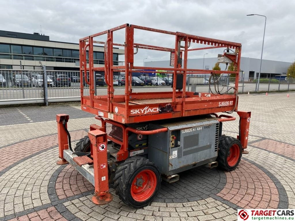 SkyJack SJ6826 RT Diesel 4x4 Scissor Work Lift 992cm - Scherenbühne: das Bild 3 SkyJack SJ6826 RT Diesel 4x4 Scissor Work Lift 992cm - Scherenbühne: das Bild 3