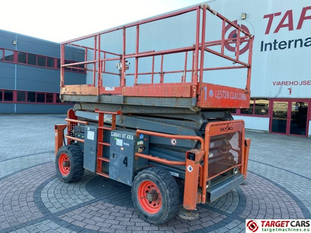 SkyJack SJ8841 RT Diesel 4x4 Scissor Work Lift 1430cm - Scherenbühne: das Bild 4 SkyJack SJ8841 RT Diesel 4x4 Scissor Work Lift 1430cm - Scherenbühne: das Bild 4