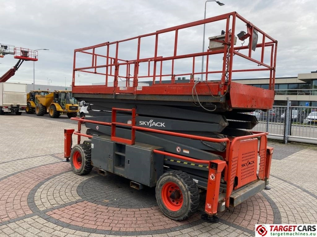 SkyJack SJ9250 RT Diesel 4x4 Scissor Work Lift 1720cm - Scherenbühne: das Bild 2 SkyJack SJ9250 RT Diesel 4x4 Scissor Work Lift 1720cm - Scherenbühne: das Bild 2