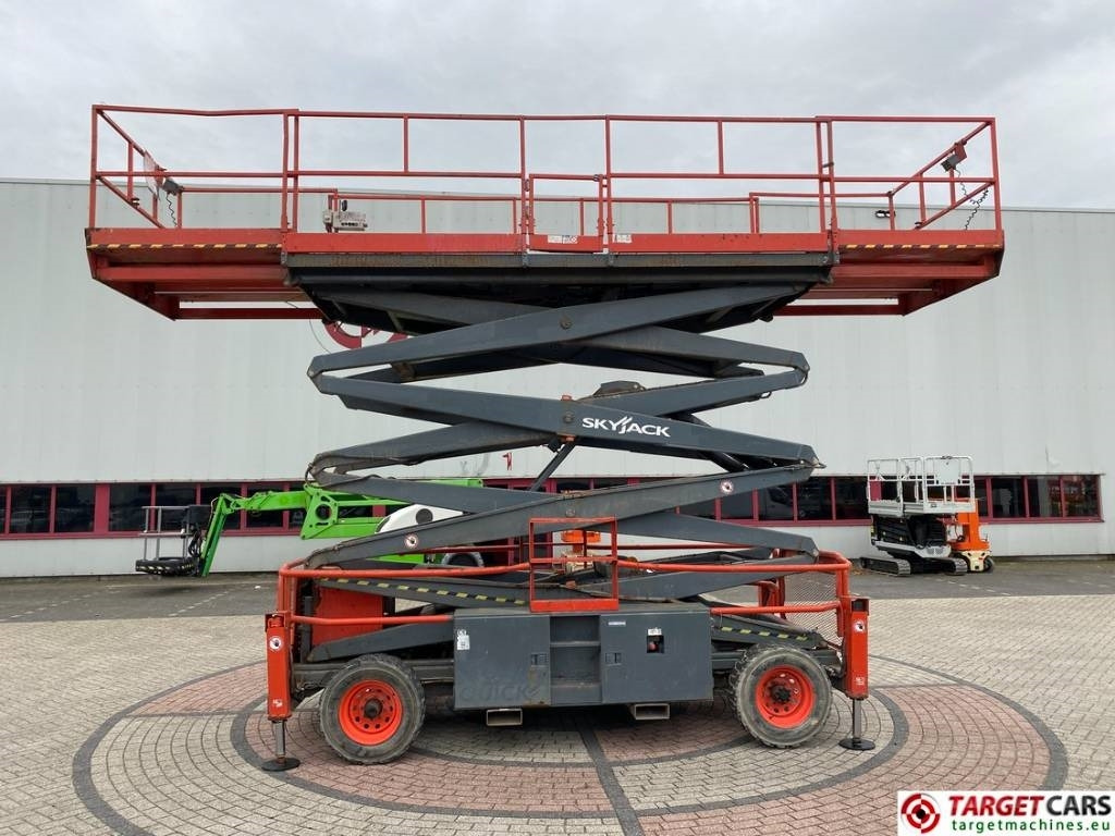 SkyJack SJ9250 RT Diesel 4x4 Scissor Work Lift 1720cm - Scherenbühne: das Bild 5 SkyJack SJ9250 RT Diesel 4x4 Scissor Work Lift 1720cm - Scherenbühne: das Bild 5