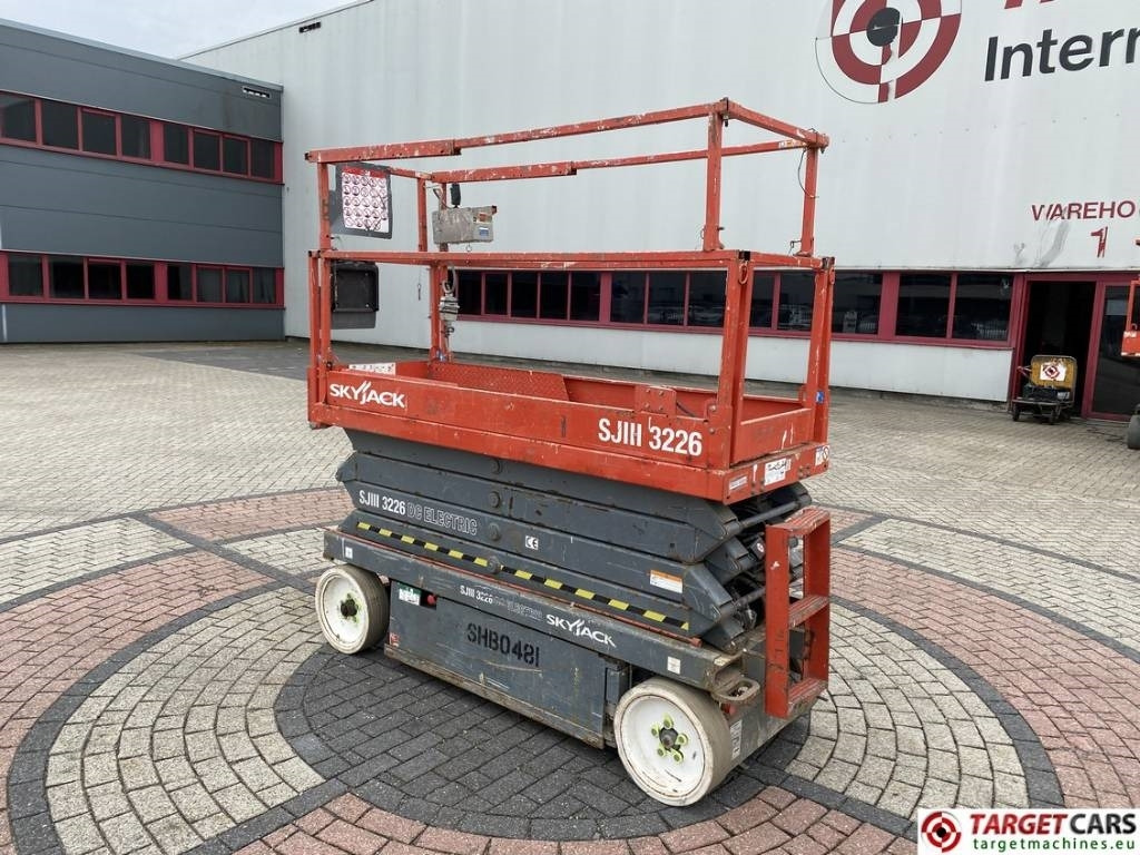 SkyJack SJIII-3226 Electric Scissor Work Lift 990cm - Scherenbühne: das Bild 4 SkyJack SJIII-3226 Electric Scissor Work Lift 990cm - Scherenbühne: das Bild 4