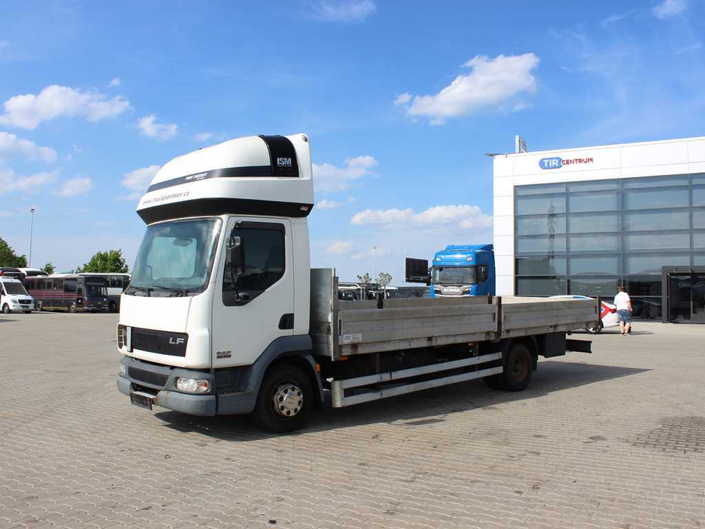 DAF LF 45.180, SLEEPING BODY, EURO 3, TIRES 80% - Pritsche LKW: das Bild 1 DAF LF 45.180, SLEEPING BODY, EURO 3, TIRES 80% - Pritsche LKW: das Bild 1