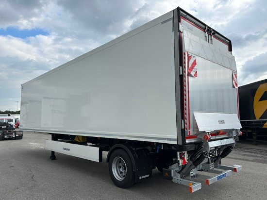 Krone SE City Kühler, TK SLXi 300, 1-Achsauflieger mit Hebebühne - Isotherm Auflieger: das Bild 4 Krone SE City Kühler, TK SLXi 300, 1-Achsauflieger mit Hebebühne - Isotherm Auflieger: das Bild 4