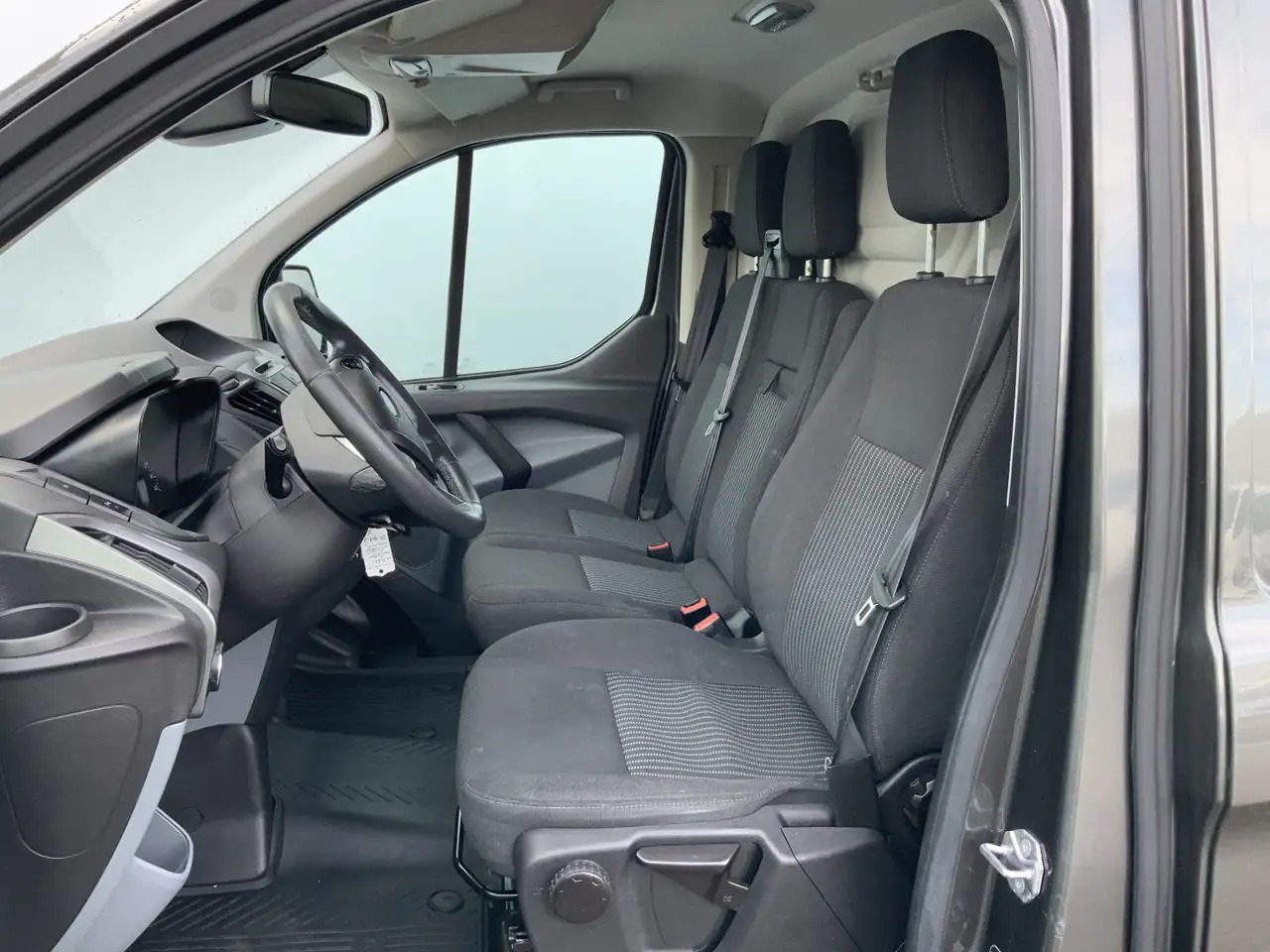 Ford Transit Custom 270 2.2 TDCI L1H1 Trend Airco Camera Cruise Dakdra - Kastenwagen: das Bild 4 Ford Transit Custom 270 2.2 TDCI L1H1 Trend Airco Camera Cruise Dakdra - Kastenwagen: das Bild 4