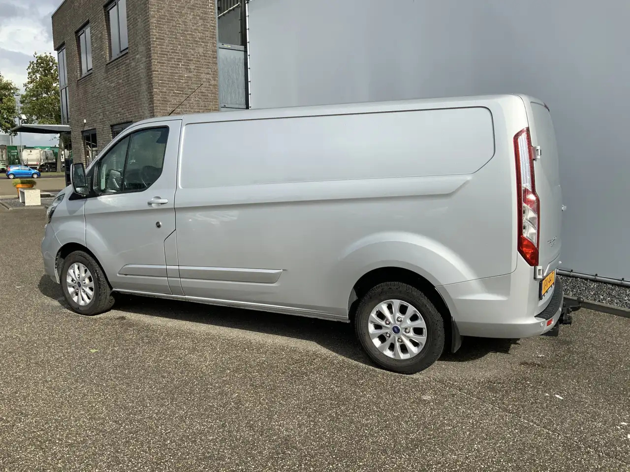 Ford Transit Custom 300 2.0 TDCI (MOTOR DEFECT!!) L2H2 Airco Navi 3 Zi - Kastenwagen: das Bild 3 Ford Transit Custom 300 2.0 TDCI (MOTOR DEFECT!!) L2H2 Airco Navi 3 Zi - Kastenwagen: das Bild 3