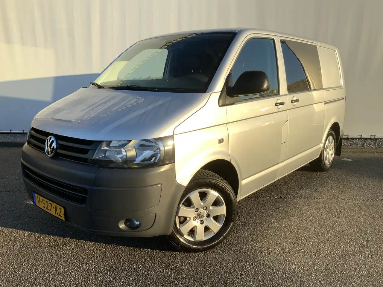Volkswagen T5 Transporter 2.0 L1H2 Benzine Airco Navi Dub Schuifdeuren Leer - Kastenwagen: das Bild 1 Volkswagen T5 Transporter 2.0 L1H2 Benzine Airco Navi Dub Schuifdeuren Leer - Kastenwagen: das Bild 1