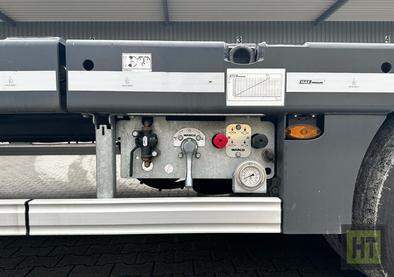 Faymonville MAX Trailer 3-Achs-Semi mit hydr. Ladeboden und hydr. Ramen - Tieflader Auflieger: das Bild 4 Faymonville MAX Trailer 3-Achs-Semi mit hydr. Ladeboden und hydr. Ramen - Tieflader Auflieger: das Bild 4