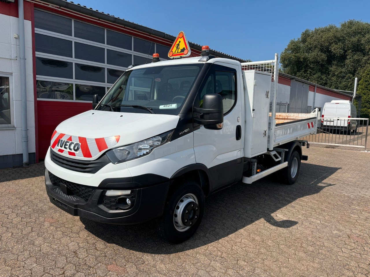 Iveco 70C18 Kipper 3625 kg Nutzlast! Klima EURO 6C - Kipper Transporter: das Bild 1 Iveco 70C18 Kipper 3625 kg Nutzlast! Klima EURO 6C - Kipper Transporter: das Bild 1
