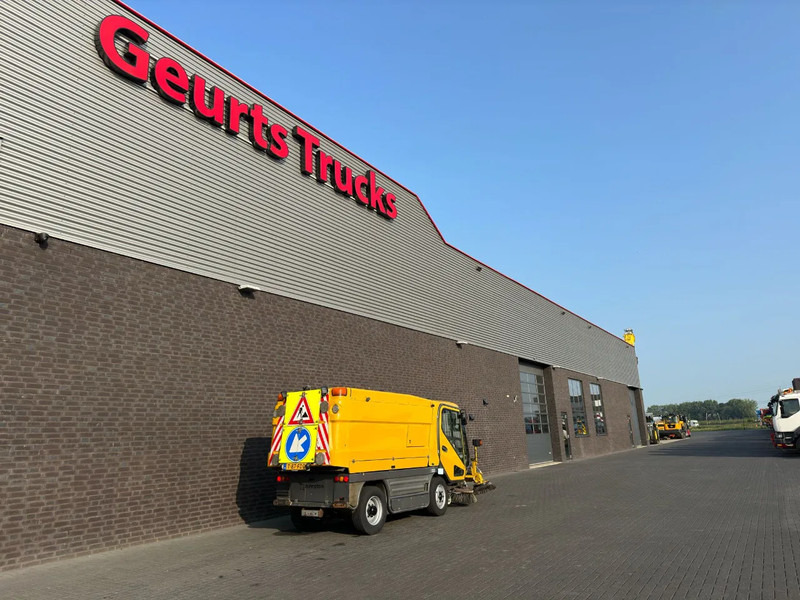 Johnston CX400 SWEEPING TRUCK/ KEHRMASCHINE/VEEGWAGEN/FAHRBAHNREINIGER - Kehrsaugmaschine: das Bild 4 Johnston CX400 SWEEPING TRUCK/ KEHRMASCHINE/VEEGWAGEN/FAHRBAHNREINIGER - Kehrsaugmaschine: das Bild 4