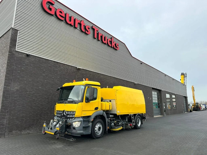 Mercedes-Benz Arocs 1824 4X2 BEAM A9000 SWEEPING TRUCK/ KEHRMASCHINE/VEEGWAGEN/FAHRBAHNREINIGER/AIRPORT CLEANER WITH MAGNET - Kehrmaschine: das Bild 2 Mercedes-Benz Arocs 1824 4X2 BEAM A9000 SWEEPING TRUCK/ KEHRMASCHINE/VEEGWAGEN/FAHRBAHNREINIGER/AIRPORT CLEANER WITH MAGNET - Kehrmaschine: das Bild 2
