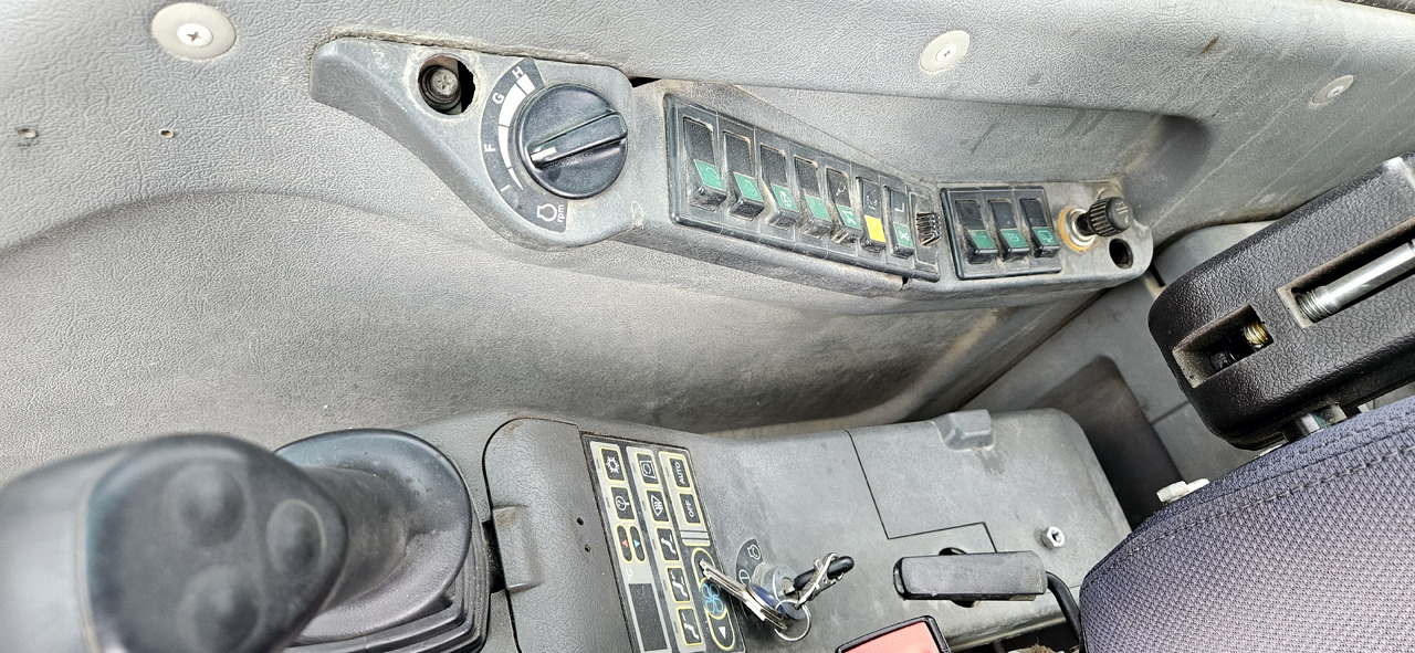 Kettenbagger Volvo EC 210 BLC  new engine: das Bild 9