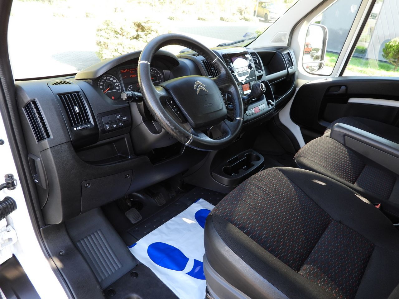 CITROEN JUMPER STAKE BODY DOUBLE CABIN DOKA 7 SEATS PNEUMATICS AIR CONDITIONING 140HP - Transporter mit Doppelkabine: das Bild 2 CITROEN JUMPER STAKE BODY DOUBLE CABIN DOKA 7 SEATS PNEUMATICS AIR CONDITIONING 140HP - Transporter mit Doppelkabine: das Bild 2