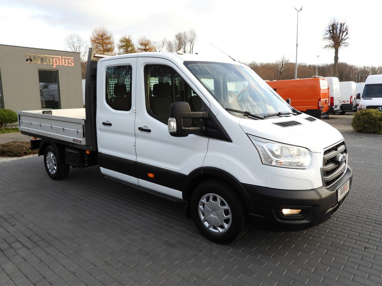 FORD TRANSIT 4x4 STAKE BODY DOUBLE CABIN DOKA 6 SEATS CRUISE CONTROL LED LIGHTS AIR CONDITIONING 170HP - Transporter mit Doppelkabine: das Bild 4 FORD TRANSIT 4x4 STAKE BODY DOUBLE CABIN DOKA 6 SEATS CRUISE CONTROL LED LIGHTS AIR CONDITIONING 170HP - Transporter mit Doppelkabine: das Bild 4