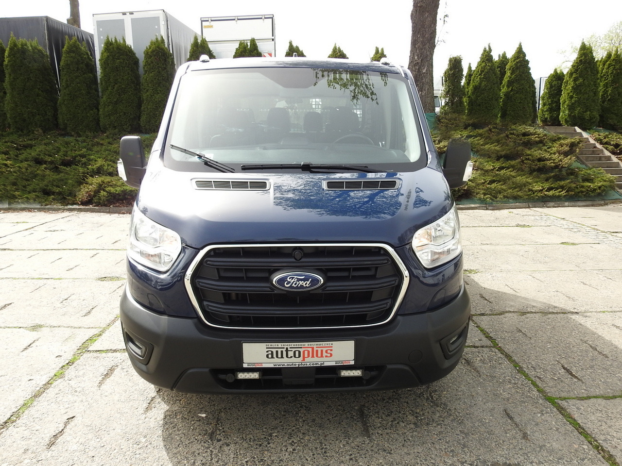 FORD TRANSIT STAKE BODY DOUBLE CABIN DOKA 7 SEATS CRUISE CONTROL AIR CONDITIONING LED LIGHTS 130HP - Transporter mit Doppelkabine: das Bild 5 FORD TRANSIT STAKE BODY DOUBLE CABIN DOKA 7 SEATS CRUISE CONTROL AIR CONDITIONING LED LIGHTS 130HP - Transporter mit Doppelkabine: das Bild 5