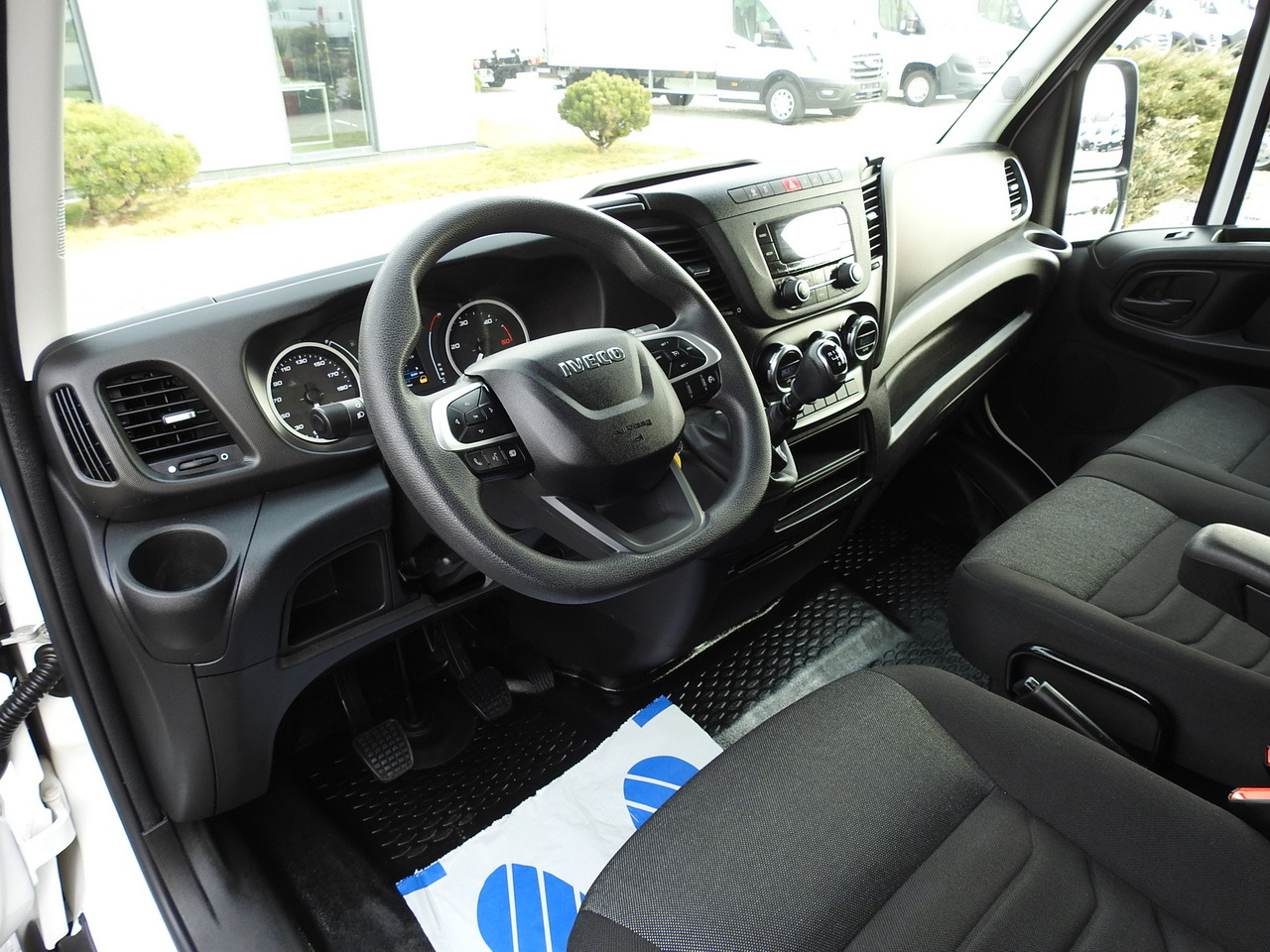 IVECO DAILY 35C16 BOX LIFT 8 PALLETS CRUISE CONTROL TWIN WHEELS AIR CONDITIONING 160HP - Koffer Transporter: das Bild 2 IVECO DAILY 35C16 BOX LIFT 8 PALLETS CRUISE CONTROL TWIN WHEELS AIR CONDITIONING 160HP - Koffer Transporter: das Bild 2