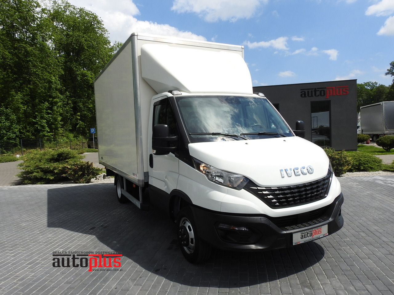 IVECO DAILY 35S14 8 PALLETS CRUISE CONTROL TWIN WHEELS AIR CONDITIONING 140HP - Koffer Transporter: das Bild 1 IVECO DAILY 35S14 8 PALLETS CRUISE CONTROL TWIN WHEELS AIR CONDITIONING 140HP - Koffer Transporter: das Bild 1