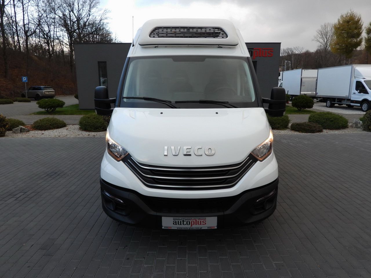 IVECO DAILY 35S14 REFRIGERATOR VAN 0*C POWER SUPPLY 230V NAVIGATION AUTOMATIC TRANSMISSION AIR CONDITIONING 140HP - Kühltransporter: das Bild 5 IVECO DAILY 35S14 REFRIGERATOR VAN 0*C POWER SUPPLY 230V NAVIGATION AUTOMATIC TRANSMISSION AIR CONDITIONING 140HP - Kühltransporter: das Bild 5