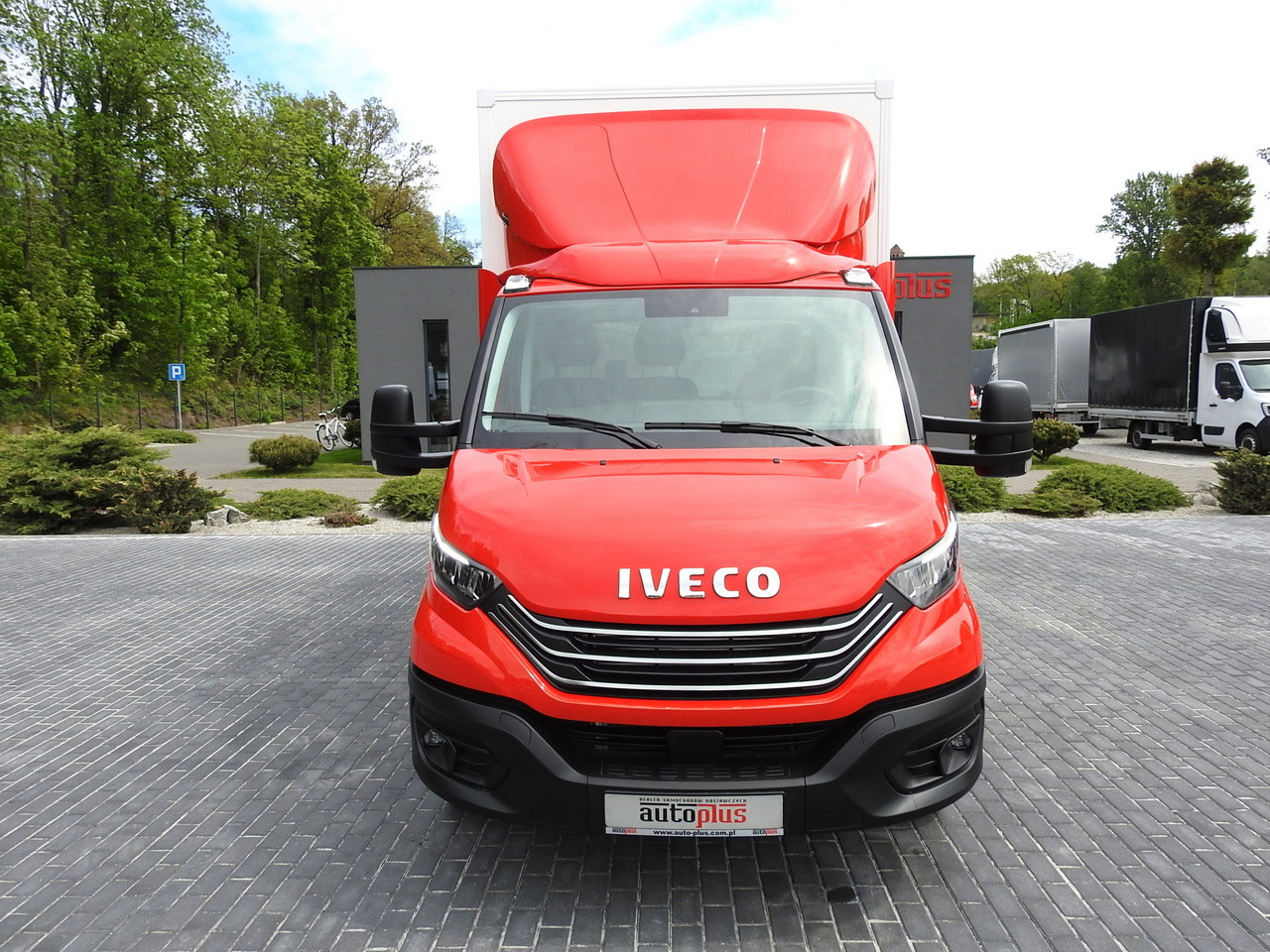 IVECO DAILY 35S18 NEW BOX 10 PALLETS CRUISE CONTROL NAVIGATION AIR CONDITIONING LED LIGHTS GUARANTEE 180HP - Koffer Transporter: das Bild 5 IVECO DAILY 35S18 NEW BOX 10 PALLETS CRUISE CONTROL NAVIGATION AIR CONDITIONING LED LIGHTS GUARANTEE 180HP - Koffer Transporter: das Bild 5
