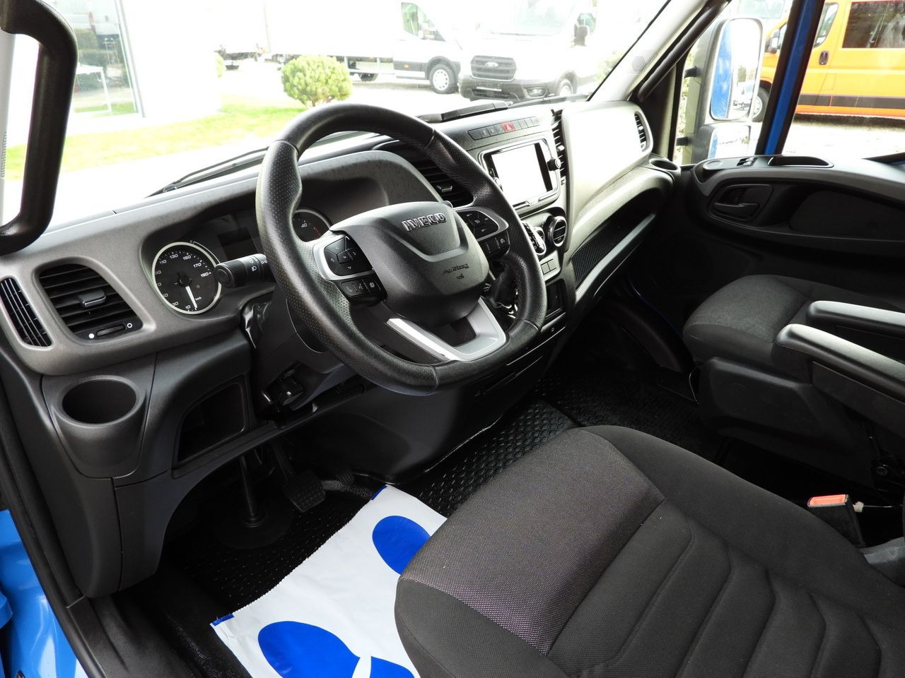 IVECO DAILY 35S21 TARPAULIN 10 PALLETS WEBASTO CRUISE CONTROL NAVIGATION LED LIGHTS AUTOMATIC TRANSMISSION HI-MATIC AIR CONDITIONING 210HP - Transporter mit Plane: das Bild 2 IVECO DAILY 35S21 TARPAULIN 10 PALLETS WEBASTO CRUISE CONTROL NAVIGATION LED LIGHTS AUTOMATIC TRANSMISSION HI-MATIC AIR CONDITIONING 210HP - Transporter mit Plane: das Bild 2