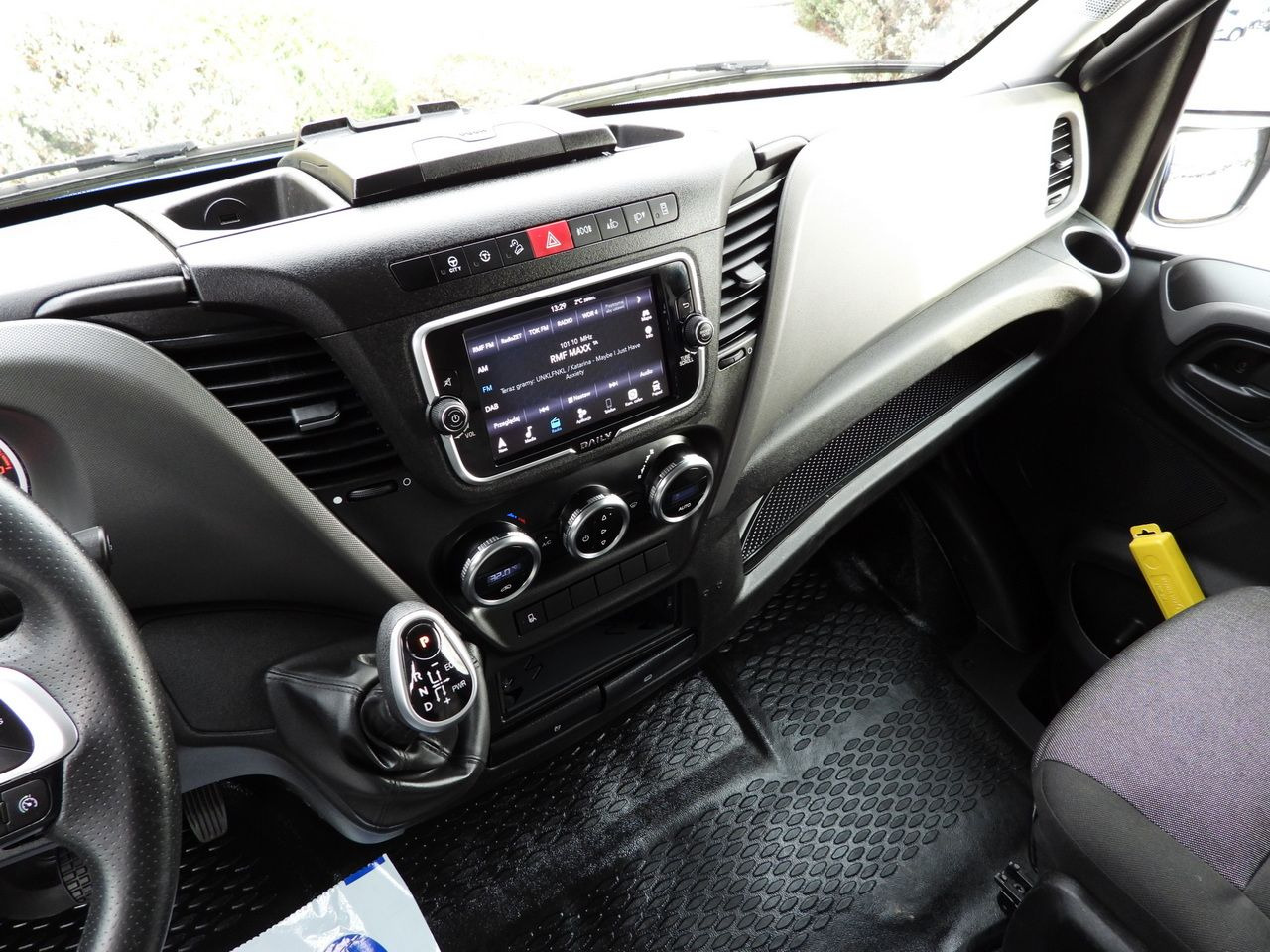 Transporter mit Plane IVECO DAILY 35S21 TARPAULIN 10 PALLETS WEBASTO CRUISE CONTROL NAVIGATION LED LIGHTS AUTOMATIC TRANSMISSION HI-MATIC AIR CONDITIONING  210HP: das Bild 39