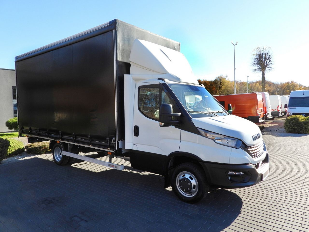 IVECO DAILY 50C17 TARPAULIN 10 PALLETS CRUISE CONTROL TWIN WHEELS AIR CONDITIONING 180HP - Transporter mit Plane: das Bild 4 IVECO DAILY 50C17 TARPAULIN 10 PALLETS CRUISE CONTROL TWIN WHEELS AIR CONDITIONING 180HP - Transporter mit Plane: das Bild 4