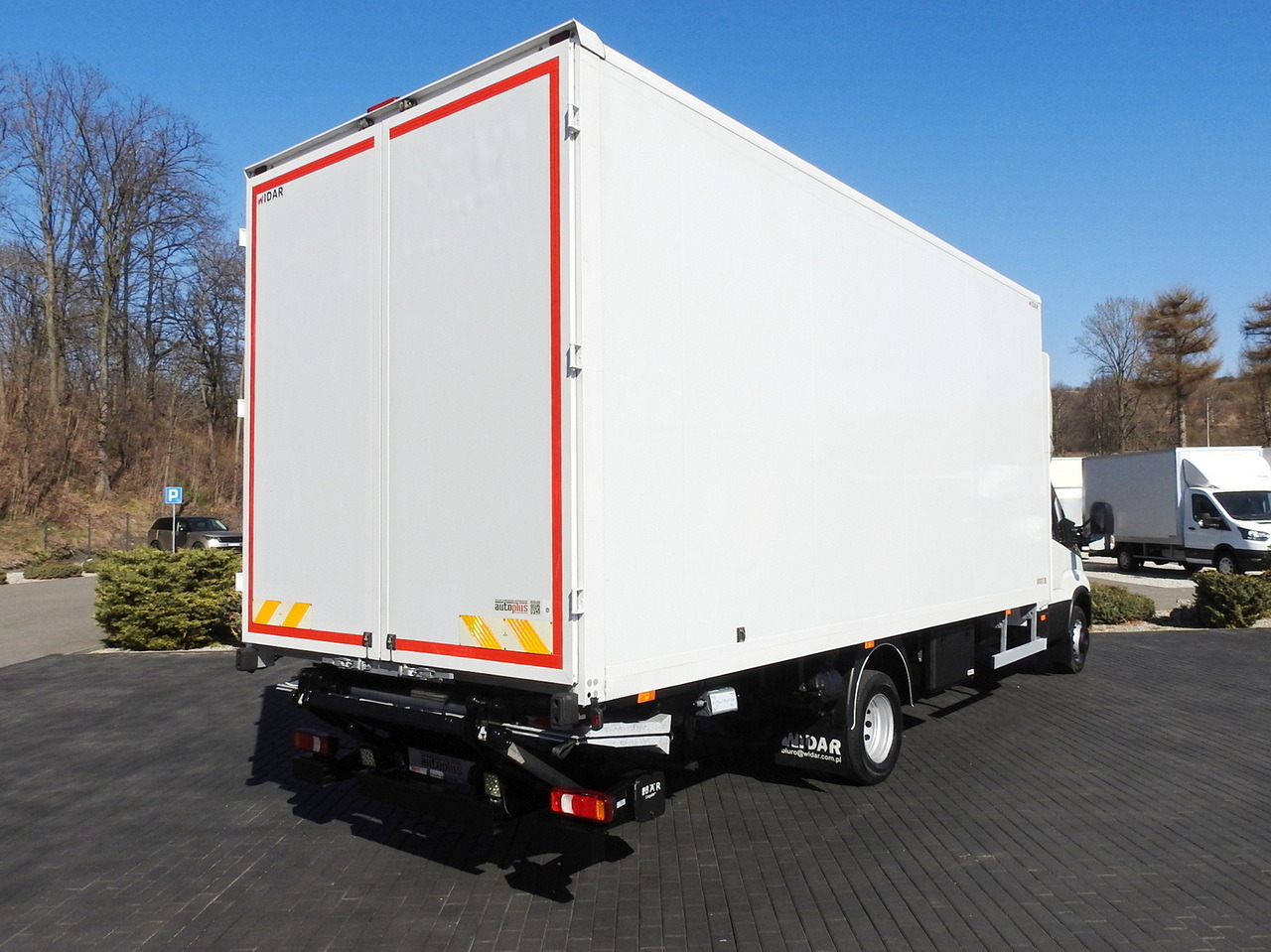 IVECO DAILY 70C18 BOX LIFT 14 PALLETS WEBASTO CRUISE CONTROL NAVIGATION LED LIGHTS TWIN WHEELS AIR CONDITIONING 180HP - Koffer Transporter: das Bild 3 IVECO DAILY 70C18 BOX LIFT 14 PALLETS WEBASTO CRUISE CONTROL NAVIGATION LED LIGHTS TWIN WHEELS AIR CONDITIONING 180HP - Koffer Transporter: das Bild 3