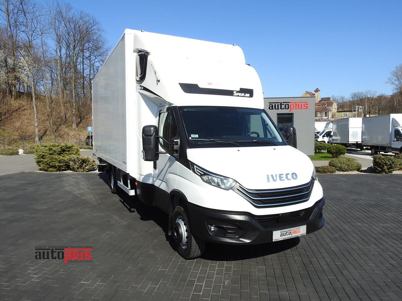 IVECO DAILY 70C18 BOX LIFT 14 PALLETS WEBASTO CRUISE CONTROL NAVIGATION LED LIGHTS TWIN WHEELS AIR CONDITIONING 180HP - Koffer Transporter: das Bild 1 IVECO DAILY 70C18 BOX LIFT 14 PALLETS WEBASTO CRUISE CONTROL NAVIGATION LED LIGHTS TWIN WHEELS AIR CONDITIONING 180HP - Koffer Transporter: das Bild 1