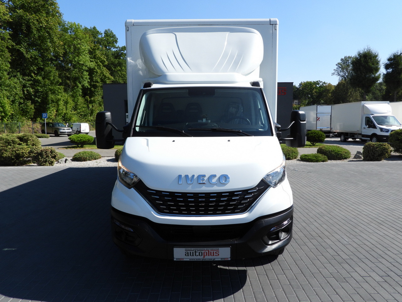IVECO DAILY 72C18 LIFT 14 PALLETS CRUISE CONTROL PNEUMATICS AUTOMATIC TRANSMISSION HI-MATIC TWIN WHEELS AIR CONDITIONING 180HP - Koffer LKW: das Bild 5 IVECO DAILY 72C18 LIFT 14 PALLETS CRUISE CONTROL PNEUMATICS AUTOMATIC TRANSMISSION HI-MATIC TWIN WHEELS AIR CONDITIONING 180HP - Koffer LKW: das Bild 5
