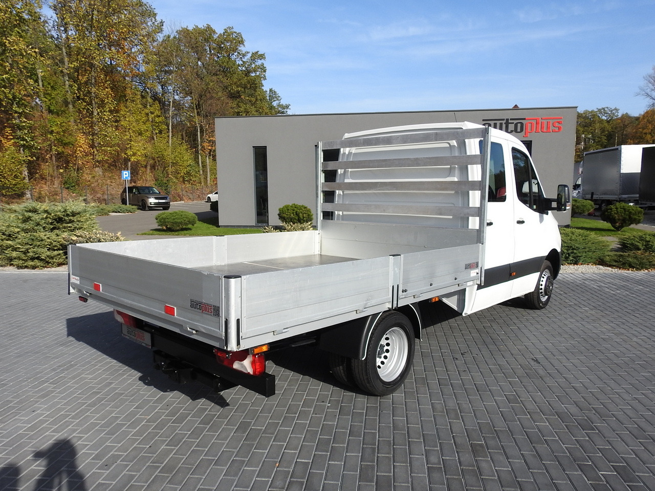 MERCEDES SPRINTER 516 STAKE BODY DOUBLE CABIN DOKA 6 SEATS CRUISE CONTROL AIR CONDITIONING TWIN WHEELS 160HP - Transporter mit Doppelkabine: das Bild 3 MERCEDES SPRINTER 516 STAKE BODY DOUBLE CABIN DOKA 6 SEATS CRUISE CONTROL AIR CONDITIONING TWIN WHEELS 160HP - Transporter mit Doppelkabine: das Bild 3