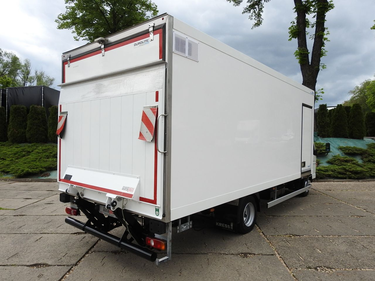 MITSUBISHI CANTER FUSO 7C15 REGRIGERATOR BOX -4*C LIFT POWER SUPPLY 230V AIR CONDITIONING AUTOMATIC TRANSMISSION 150HP - Kühlkoffer LKW: das Bild 3 MITSUBISHI CANTER FUSO 7C15 REGRIGERATOR BOX -4*C LIFT POWER SUPPLY 230V AIR CONDITIONING AUTOMATIC TRANSMISSION 150HP - Kühlkoffer LKW: das Bild 3