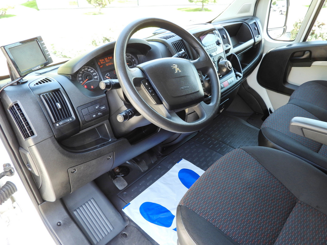 PEUGEOT BOXER BOX LIFT 8 PALLETS CRUISE CONTROL AIR CONDITIONING 130HP - Koffer Transporter: das Bild 2 PEUGEOT BOXER BOX LIFT 8 PALLETS CRUISE CONTROL AIR CONDITIONING 130HP - Koffer Transporter: das Bild 2