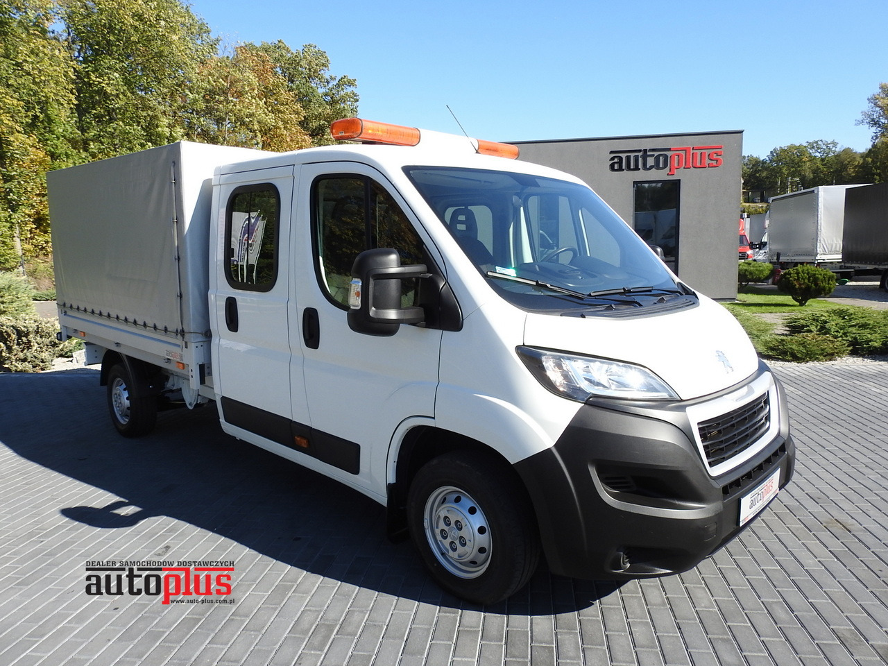PEUGEOT BOXER STAKE BODY DOUBLE CABIN DOKA 7 SEATS AIR CONDITIONING 140HP - Transporter mit Doppelkabine: das Bild 1 PEUGEOT BOXER STAKE BODY DOUBLE CABIN DOKA 7 SEATS AIR CONDITIONING 140HP - Transporter mit Doppelkabine: das Bild 1