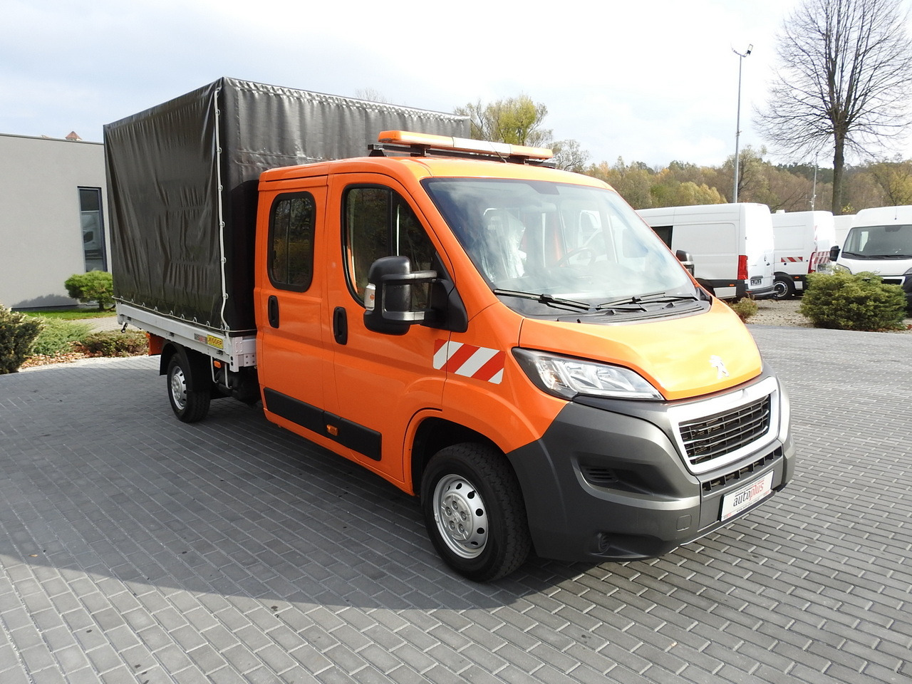 PEUGEOT BOXER STAKE BODY TARPAULIN DOUBLE CABIN DOKA 7 SEATS AIR CONDITIONING PNEUMATICS 140HP - Transporter mit Doppelkabine: das Bild 4 PEUGEOT BOXER STAKE BODY TARPAULIN DOUBLE CABIN DOKA 7 SEATS AIR CONDITIONING PNEUMATICS 140HP - Transporter mit Doppelkabine: das Bild 4