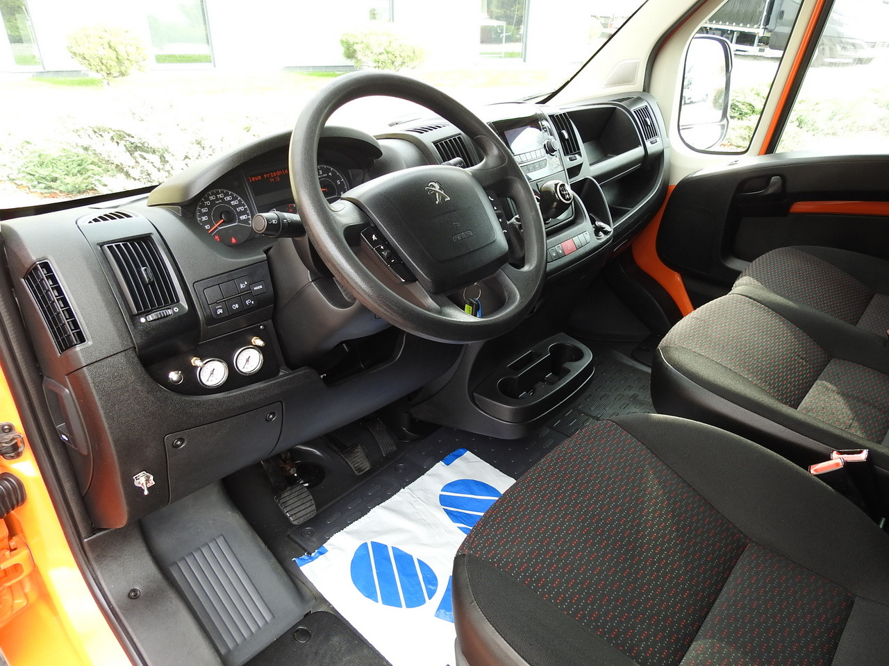 PEUGEOT BOXER STAKE BODY TARPAULIN DOUBLE CABIN DOKA 7 SEATS AIR CONDITIONING PNEUMATICS 140HP - Transporter mit Doppelkabine: das Bild 2 PEUGEOT BOXER STAKE BODY TARPAULIN DOUBLE CABIN DOKA 7 SEATS AIR CONDITIONING PNEUMATICS 140HP - Transporter mit Doppelkabine: das Bild 2