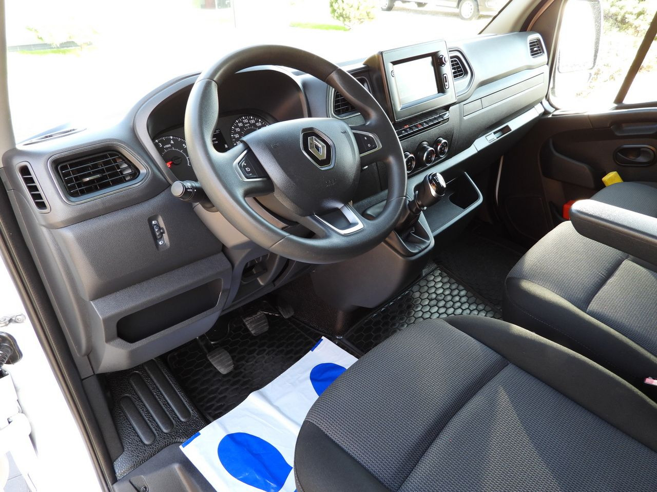 RENAULT MASTER BOX LIFT 8 PALLETS CRUISE CONTROL LED LIGHTS TWIN WHEELS AIR CONDITIONING 145HP - Koffer Transporter: das Bild 2 RENAULT MASTER BOX LIFT 8 PALLETS CRUISE CONTROL LED LIGHTS TWIN WHEELS AIR CONDITIONING 145HP - Koffer Transporter: das Bild 2