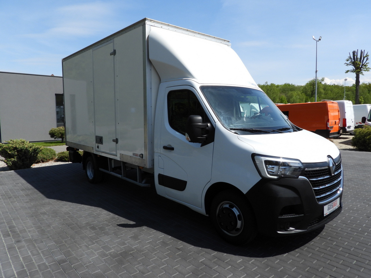 RENAULT MASTER BOX LIFT 8 PALLETS CRUISE CONTROL NAVIGATION LED LIGHTS TWIN WHEELS AIR CONDITIONING 145HP - Koffer Transporter: das Bild 4 RENAULT MASTER BOX LIFT 8 PALLETS CRUISE CONTROL NAVIGATION LED LIGHTS TWIN WHEELS AIR CONDITIONING 145HP - Koffer Transporter: das Bild 4