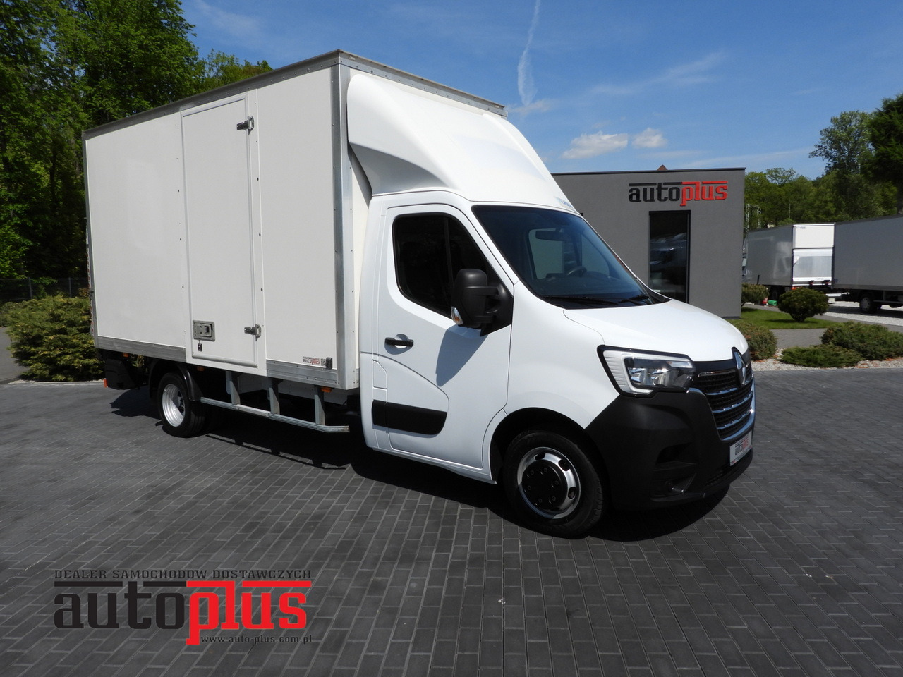 RENAULT MASTER BOX LIFT 8 PALLETS CRUISE CONTROL NAVIGATION LED LIGHTS TWIN WHEELS AIR CONDITIONING 145HP - Koffer Transporter: das Bild 1 RENAULT MASTER BOX LIFT 8 PALLETS CRUISE CONTROL NAVIGATION LED LIGHTS TWIN WHEELS AIR CONDITIONING 145HP - Koffer Transporter: das Bild 1