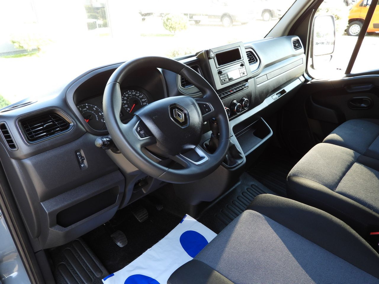 RENAULT MASTER TARPAULIN 10 PALLETS WEBASTO CRUISE CONTROL LED LIGHTS PNEUMATICS AIR CONDITIONING 165HP - Transporter mit Plane: das Bild 2 RENAULT MASTER TARPAULIN 10 PALLETS WEBASTO CRUISE CONTROL LED LIGHTS PNEUMATICS AIR CONDITIONING 165HP - Transporter mit Plane: das Bild 2