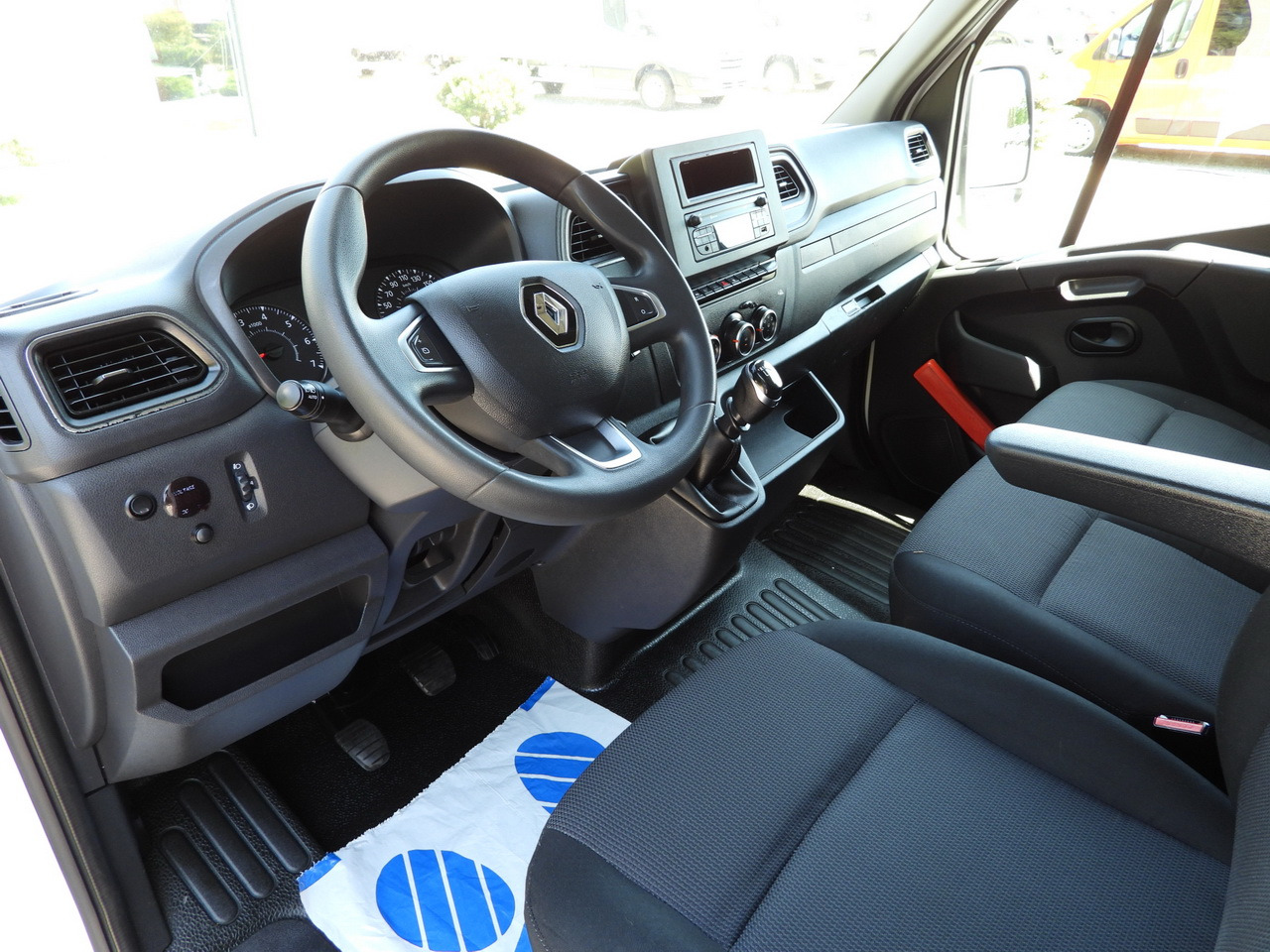 RENAULT MASTER TARPAULIN 10 PALLETS WEBASTO CRUISE CONTROL LED LIGHTS PNEUMATICS AIR CONDITIONING 165HP - Transporter mit Plane: das Bild 2 RENAULT MASTER TARPAULIN 10 PALLETS WEBASTO CRUISE CONTROL LED LIGHTS PNEUMATICS AIR CONDITIONING 165HP - Transporter mit Plane: das Bild 2