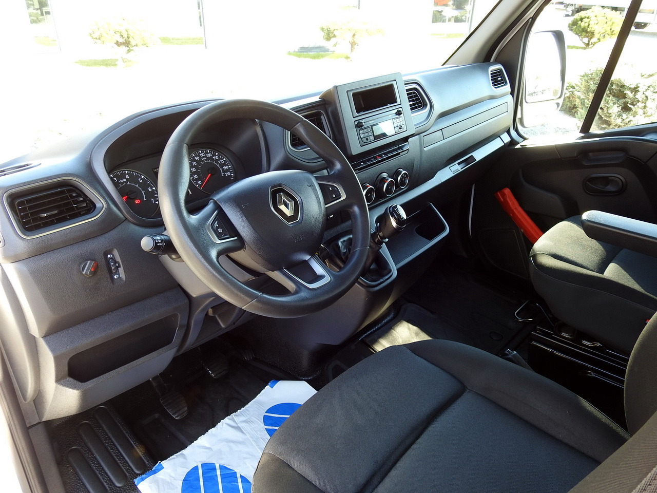 RENAULT MASTER TIPPER DOUBLE CABIN DOKA 6 SEATS CRUISE CONTROL AIR CONDITIONING LED LIGHTS TWIN WHEELS 130HP - Kipper Transporter: das Bild 2 RENAULT MASTER TIPPER DOUBLE CABIN DOKA 6 SEATS CRUISE CONTROL AIR CONDITIONING LED LIGHTS TWIN WHEELS 130HP - Kipper Transporter: das Bild 2