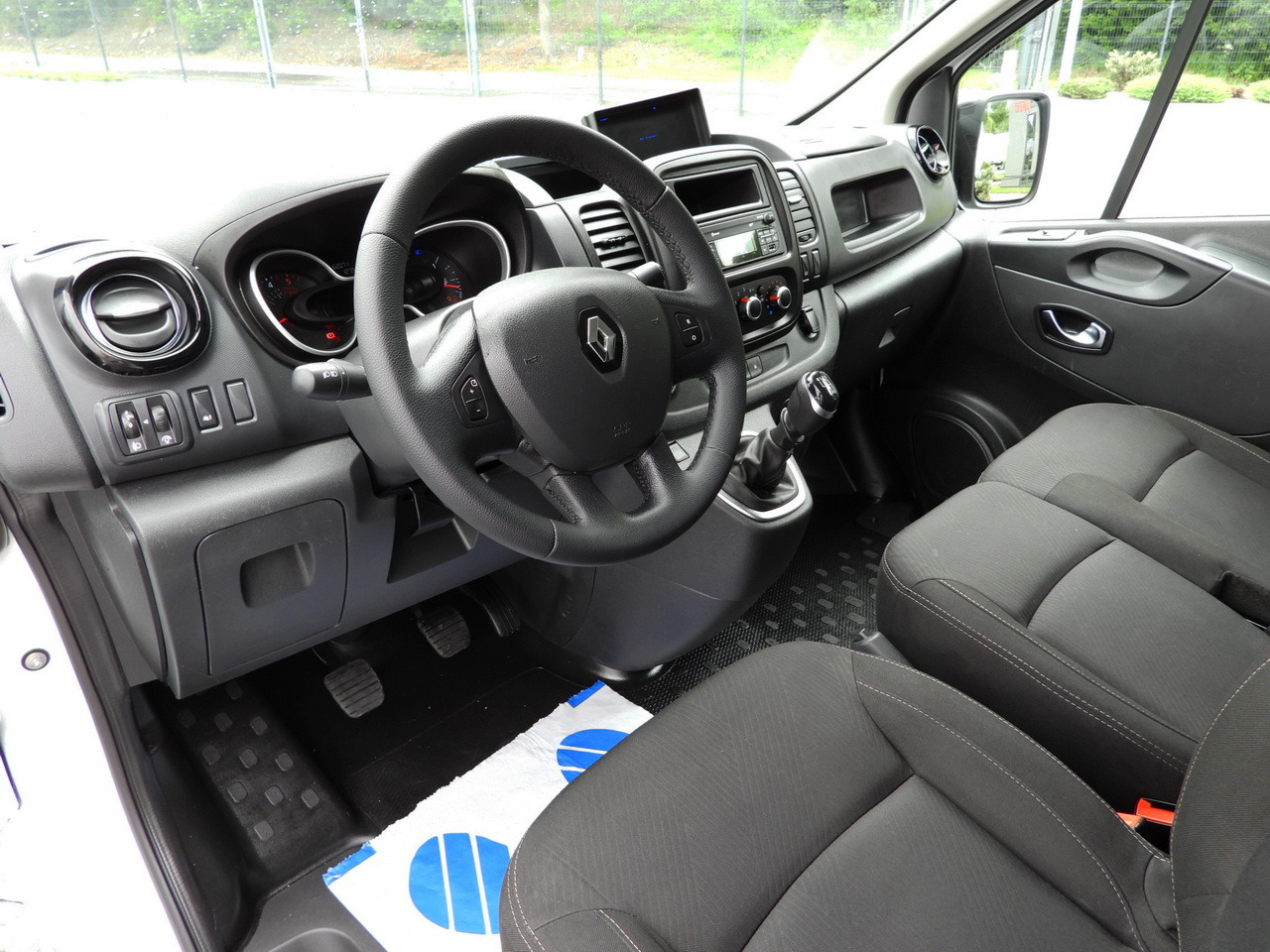 RENAULT TRAFIC REFRIGERATOR VAN -5*C POWER SUPPLY 230V CRUISE CONTROL LED LIGHTS AIR CONDITIONING 120HP - Kühltransporter: das Bild 2 RENAULT TRAFIC REFRIGERATOR VAN -5*C POWER SUPPLY 230V CRUISE CONTROL LED LIGHTS AIR CONDITIONING 120HP - Kühltransporter: das Bild 2