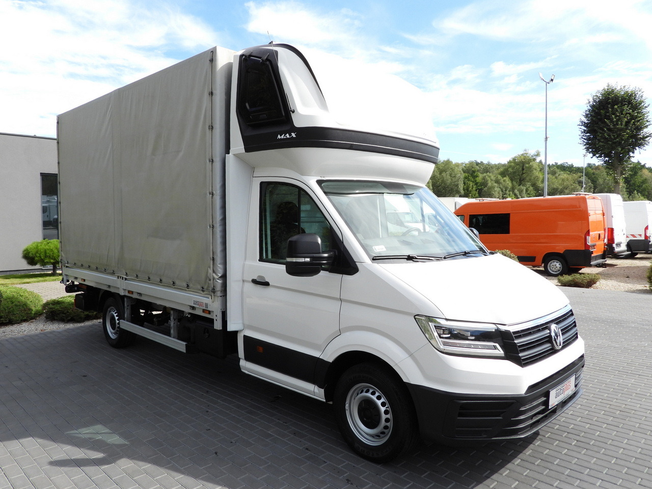 VOLKSWAGEN CRAFTER TARPAULIN LIFT 8 PALLETS WEBASTO CRUISE CONTROL LED LIGHTS AIR CONDITIONING 180HP - Transporter mit Plane: das Bild 4 VOLKSWAGEN CRAFTER TARPAULIN LIFT 8 PALLETS WEBASTO CRUISE CONTROL LED LIGHTS AIR CONDITIONING 180HP - Transporter mit Plane: das Bild 4